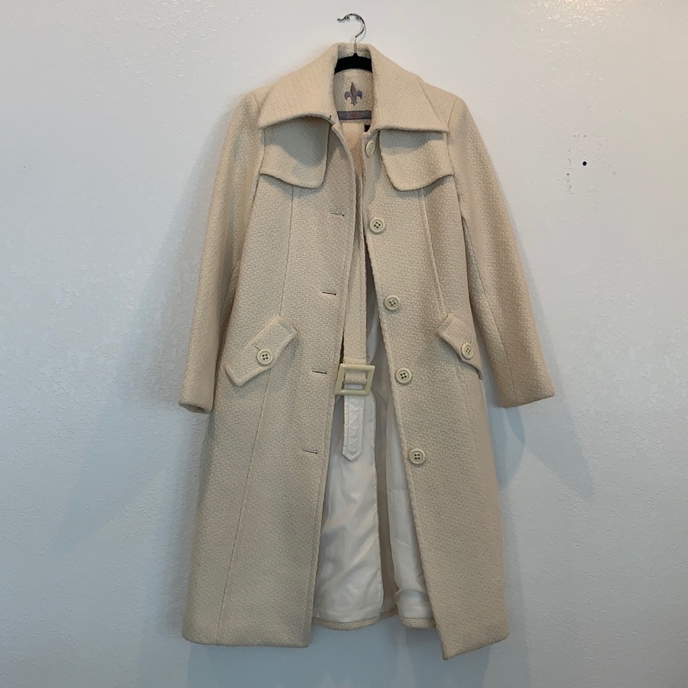 Nicole Benisti  cream signature collection wool coat. Never worn. Size medium.